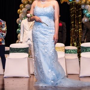 I’m selling my prom dress